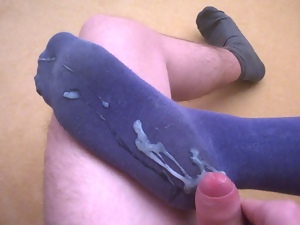 It&#039;s time to cum AGAIN on blue socks