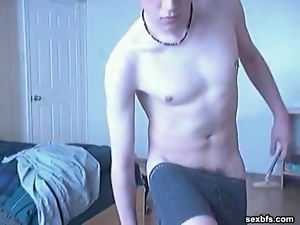 Pierced nipple twink cums on webcam