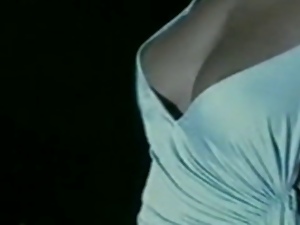 Helena Christensen (Nipple)