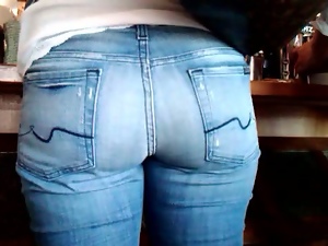Juicy Booty in Tight Jeans