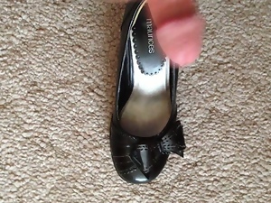 cumming in cute pumps