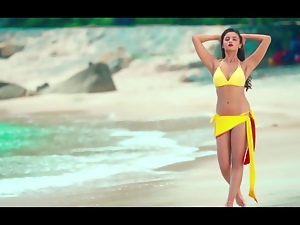 Alia Bhatt in bikini khanki