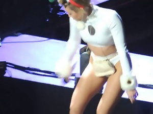 Miley Cyrus - Hot 99.5 Jingle Ball 2013