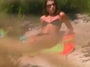 Babe masturbates spying on beach