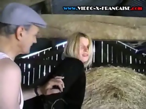 Baise dans un hangar de stockage à_ la campagne 1