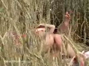 Amateur fuck spycamed in the wheat