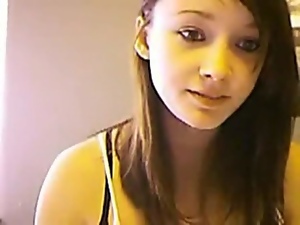 Lovely Brunette Babe On Webcam